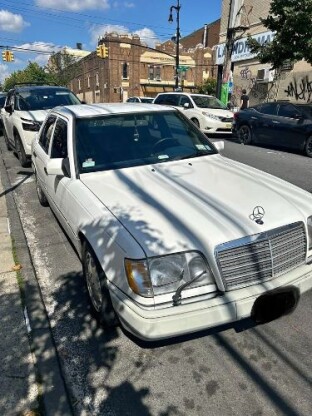 1995 Mercedes-Benz E320