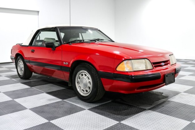 1990 Ford Mustang