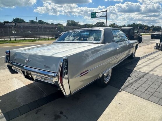 1972 Cadillac Sedan