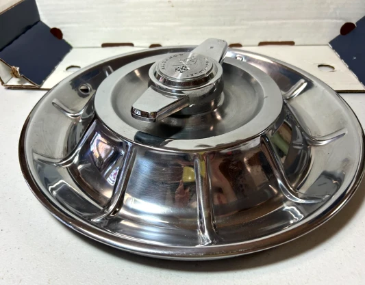 Accessories - Chevrolet: 1957 Corvette Hubcap