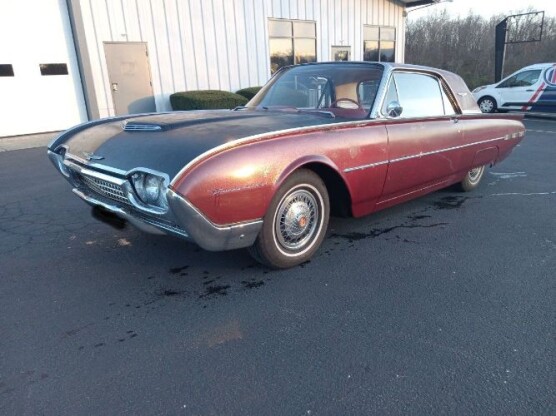 1962 Ford Thunderbird