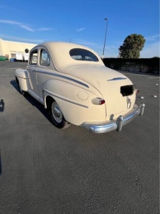 1948 Ford Deluxe