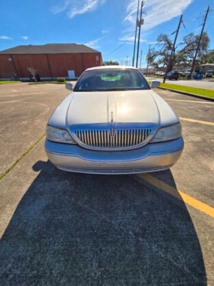 2003 Lincoln Town Car