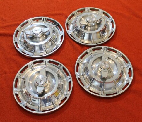 Accessories - Chevrolet: 1956 - 1965 Corvette Hubcaps