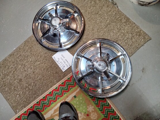 Accessories - Chevrolet: 1963 Corvette Hubcaps