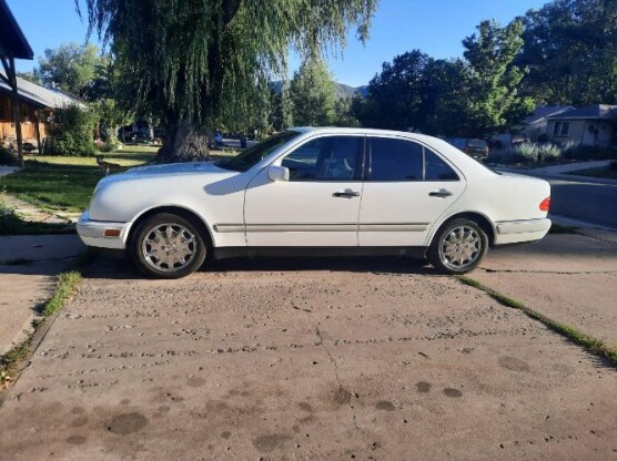 1997 Mercedes-Benz E320