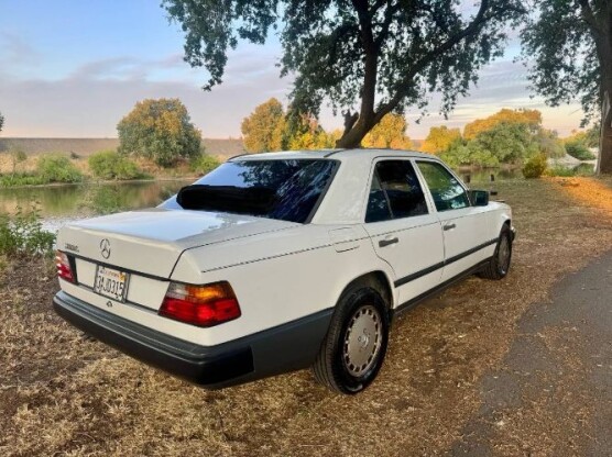 1986 Mercedes-Benz 300E