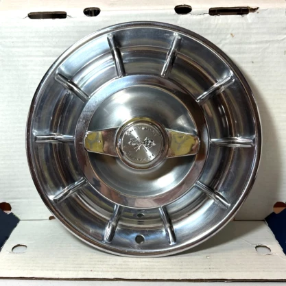 Accessories - Chevrolet: 1957 Corvette Hubcap