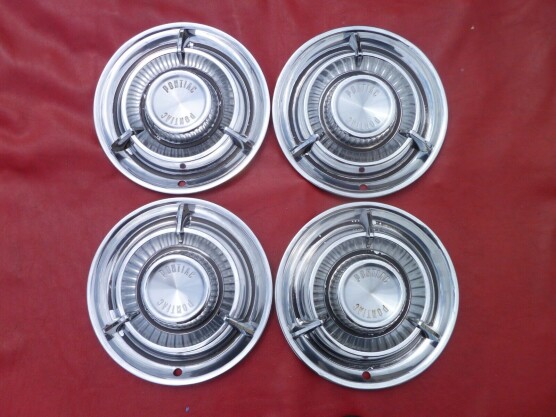 Accessories - Pontiac: 1957 58 Pontiac Bonneville Hubcaps